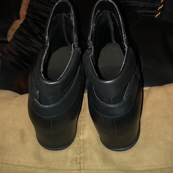 ME TOO HARP BLACK LEATHER WEDGE ANKLE BOOTS SZ. 11 - Picture 4 of 9